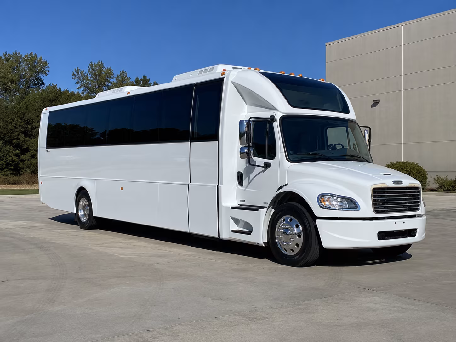 diamond bar 28 passenger party bus