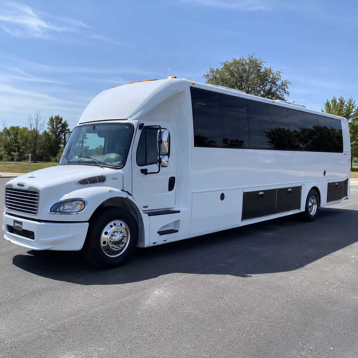 la puente 40 passenger party bus